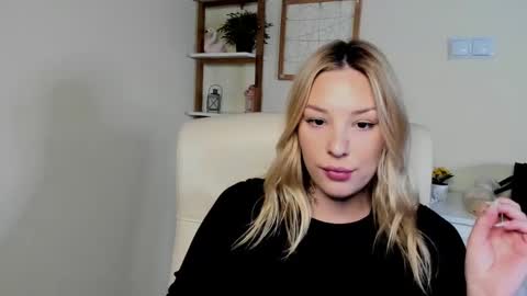 Angela online show from March 4, 1:30 pm