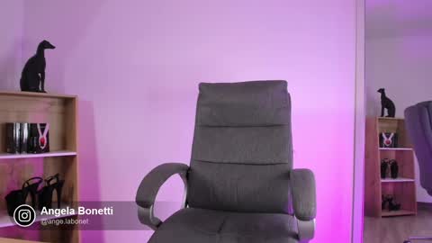 Snapshot of angela_bonetti chatting on March 7, 12:37 am Angela Bonetti online show from March 7, 12:37 am