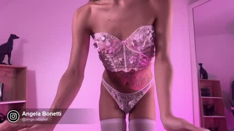 Snapshot of angela_bonetti chatting on January 17, 4:17 am Angela Bonetti online show from January 17, 4:17 am