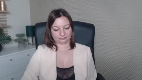 Angela online show from February 4, 8:40 am