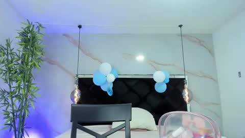 Snapshot of angelaa_cute chatting on October 3, 12:46 pm ANGELA online show from October 3, 12:46 pm