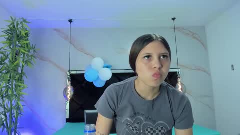 Snapshot of angelaa_cute chatting on September 29, 12:15 pm ANGELA online show from September 29, 12:15 pm