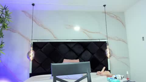 Snapshot of angelaa_cute chatting on September 20, 1:36 pm ANGELA online show from September 20, 1:36 pm