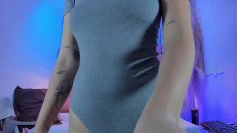 Snapshot of angelaa_cute chatting on February 25, 3:20 pm ANGELA online show from February 25, 3:20 pm
