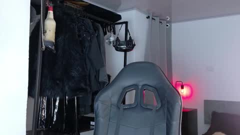 Angela help me reach 100 thumbs up online show from September 27, 2:09 am