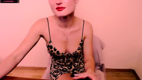 Snapshot of angelalice_ chatting on December 10, 12:38 pm Alice online show from December 10, 12:38 pm