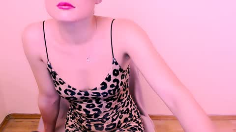 Snapshot of angelalice_ chatting on December 22, 4:17 pm Alice online show from December 22, 4:17 pm