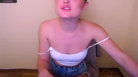 Snapshot of angelalice_ chatting on March 1, 11:06 am Alice online show from March 1, 11:06 am