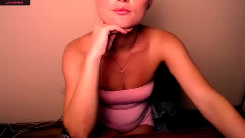 Snapshot of angelalice_ chatting on September 9, 2:17 pm Alice online show from September 9, 2:17 pm