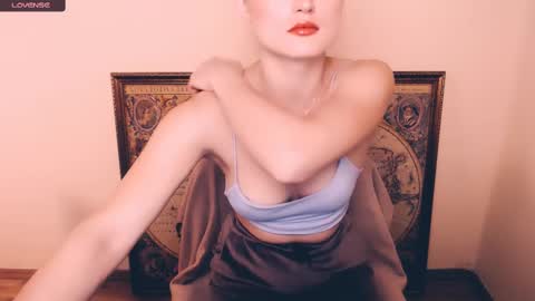 Snapshot of angelalice_ chatting on March 12, 7:57 am Alice online show from March 12, 7:57 am