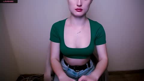 Snapshot of angelalice_ chatting on March 11, 8:08 am Alice online show from March 11, 8:08 am
