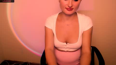 Snapshot of angelalice_ chatting on October 17, 1:04 pm Alice online show from October 17, 1:04 pm