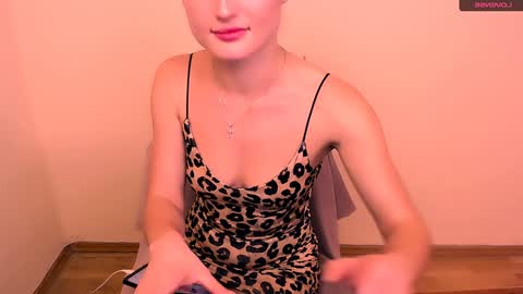 Snapshot of angelalice_ chatting on December 21, 2:58 pm Alice online show from December 21, 2:58 pm