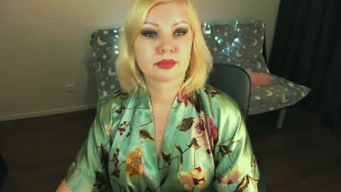 glow online show from January 12, 1:58 pm