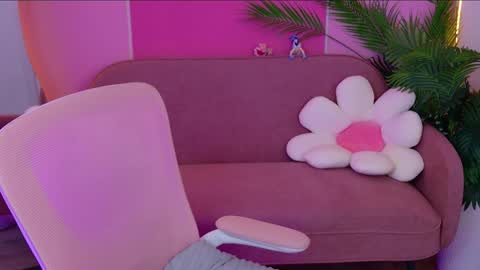 Snapshot of angelbraunn chatting on October 9, 1:49 pm angel online show from October 9, 1:49 pm
