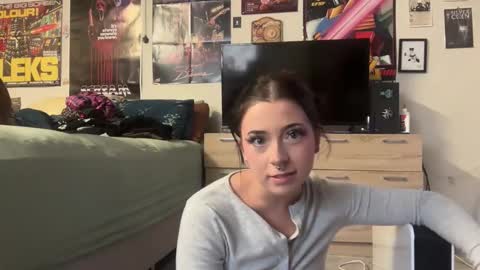 Snapshot of angelcak3s chatting on October 7, 2:18 am venellope888 online show from October 7, 2:18 am