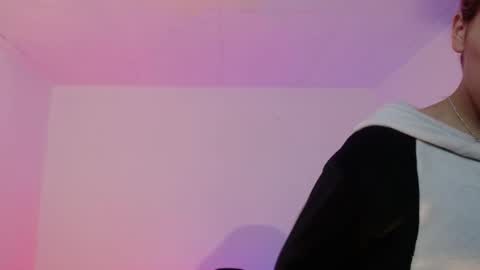 angele online show from November 14, 6:43 pm