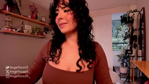 Snapshot of angelface25_ chatting on October 6, 10:49 pm . online show from October 6, 10:49 pm