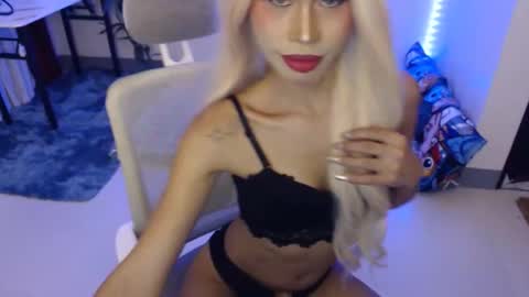 DIVINE ANGEL online show from March 29, 5:09 am