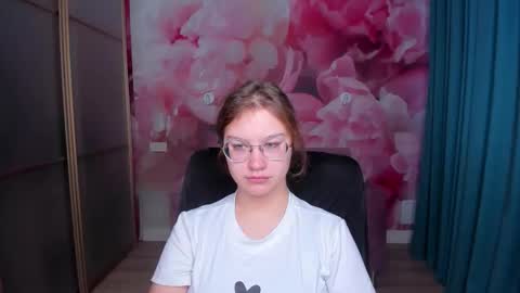 AngelinaLow online show from November 9, 6:39 am