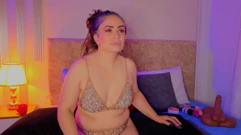 angelinarouse_ online show from April 7, 12:23 am