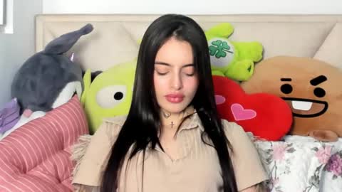 Angeline Smith  online show from October 1, 8:24 am