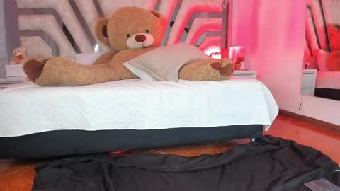 Angeline Heet online show from April 18, 3:52 am