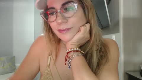 angelinna_12 online show from October 28, 6:14 am