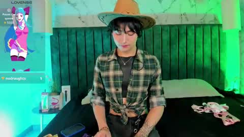 Snapshot of angell__dustt chatting on October 1, 4:33 am Angell Dust online show from October 1, 4:33 am