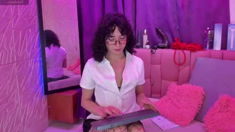 Snapshot of angellike_doll chatting on October 1, 7:13 pm Angellike online show from October 1, 7:13 pm