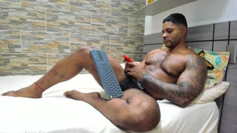 Snapshot of angelo_evans33 chatting on January 10, 2:46 am angelo_evans33 online show from January 10, 2:46 am