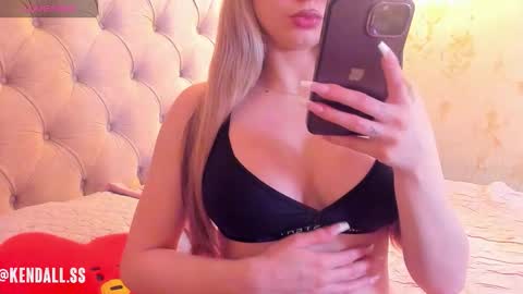 Snapshot of angelrose2323 chatting on October 13, 5:31 am angelrose2323 online show from October 13, 5:31 am