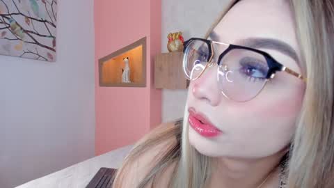 Snapshot of angelrose2323 chatting on January 27, 12:12 am angelrose2323 online show from January 27, 12:12 am