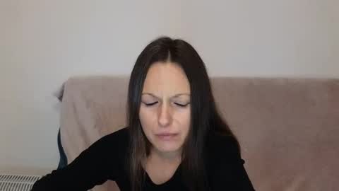 Snapshot of angelslive99 chatting on October 2, 12:15 pm Giulia online show from October 2, 12:15 pm