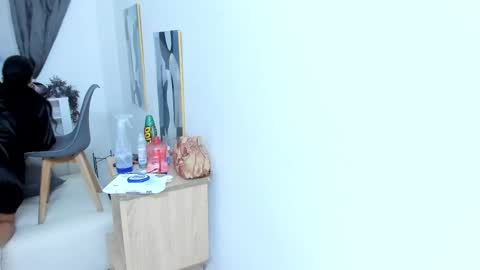 Snapshot of angie_will chatting on February 12, 5:15 am A N G I E. online show from February 12, 5:15 am