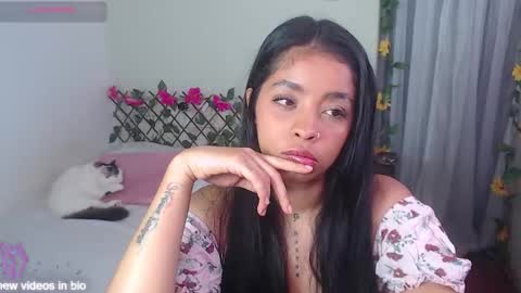 Snapshot of angielee01 chatting on October 20, 12:54 pm Angie y Andres online show from October 20, 12:54 pm