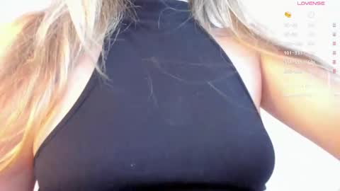 Snapshot of aniie_pink18 chatting on October 18, 8:02 pm Maria online show from October 18, 8:02 pm