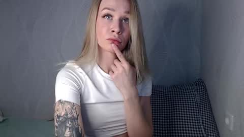 Snapshot of anita_delicious chatting on February 18, 4:03 pm anita_delicious online show from February 18, 4:03 pm