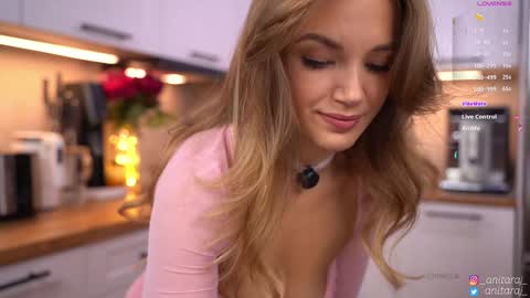 Im Anita thumb up me please its important online show from November 17, 6:43 pm