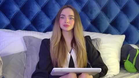 AnitaVenture online show from April 6, 4:46 am