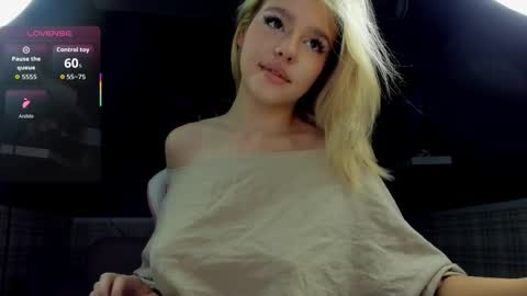 Snapshot of anna_robinson chatting on September 22, 1:10 am Anna online show from September 22, 1:10 am