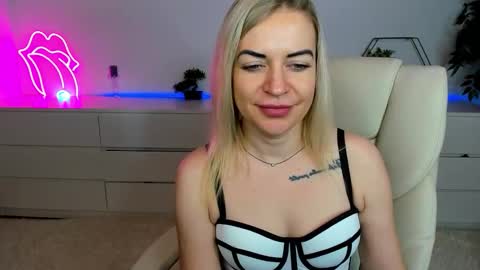 Snapshot of anna_snow9 chatting on September 24, 6:25 pm anna_snow9 online show from September 24, 6:25 pm