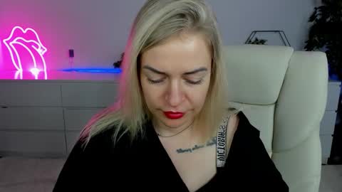 Snapshot of anna_snow9 chatting on September 28, 12:14 pm anna_snow9 online show from September 28, 12:14 pm