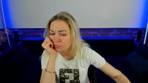 Snapshot of anna_snow9 chatting on October 21, 5:34 am anna_snow9 online show from October 21, 5:34 am