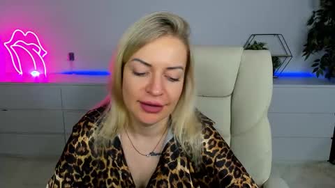 Snapshot of anna_snow9 chatting on September 27, 12:03 pm anna_snow9 online show from September 27, 12:03 pm