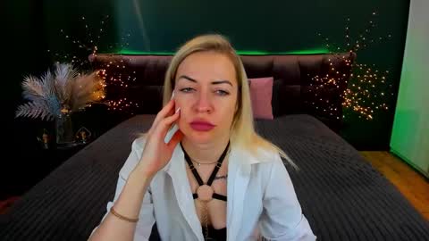 Snapshot of anna_snow9 chatting on September 15, 12:17 pm anna_snow9 online show from September 15, 12:17 pm