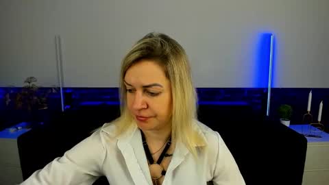 anna_snow9 online show from November 2, 7:03 pm