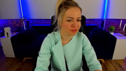 Snapshot of anna_snow9 chatting on September 19, 12:20 pm anna_snow9 online show from September 19, 12:20 pm