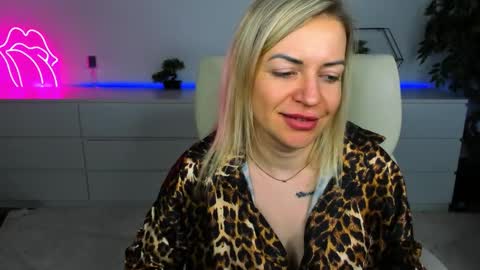 Snapshot of anna_snow9 chatting on September 29, 12:15 pm anna_snow9 online show from September 29, 12:15 pm