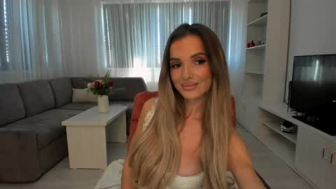 annaise  online show from April 23, 7:49 am